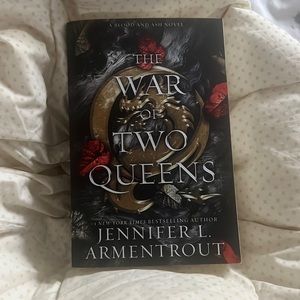 The war of two queens by Jennifer l armentrout